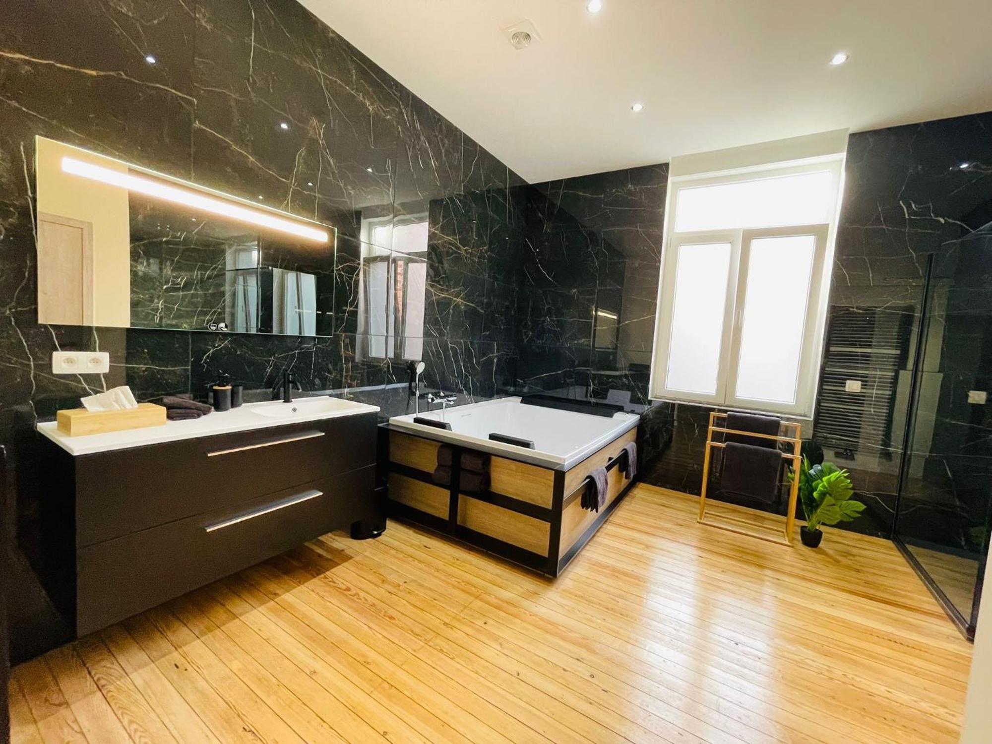 Appartement Exotique Avec Bain Balneo 리에주 외부 사진